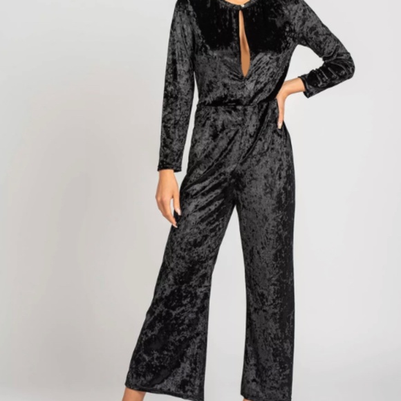 Patrizia Pepe Velvet Feel Jumpsuit Italy Keyhole Front Cropped Women’s Sz 42 GUC - Picture 1 of 3